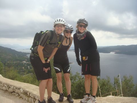 Gruppenfoto von drei Velofahrerinnen. Rad-Schiff Dalmatien mit Eurotrek. 