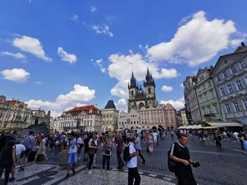 Altstadt von Prag. Mit dem Velo von Prag - Dresden. Veloferien mit Eurotrek.