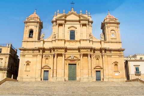 Die malerische Kathedrale in Noto im Süden von Sizilien. Auch bekannt als die Hauptstadt des Barocks.