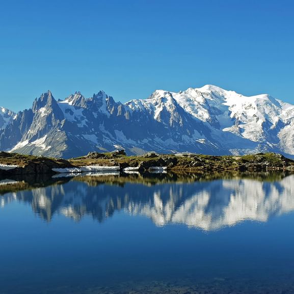 Blick über den Lac Blanc auf den Mont Blanc
