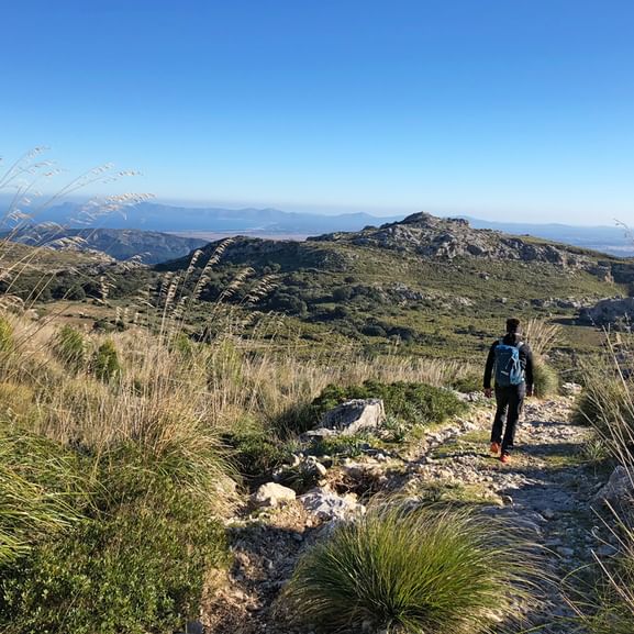 Wanderer auf den Wegen Mallorcas