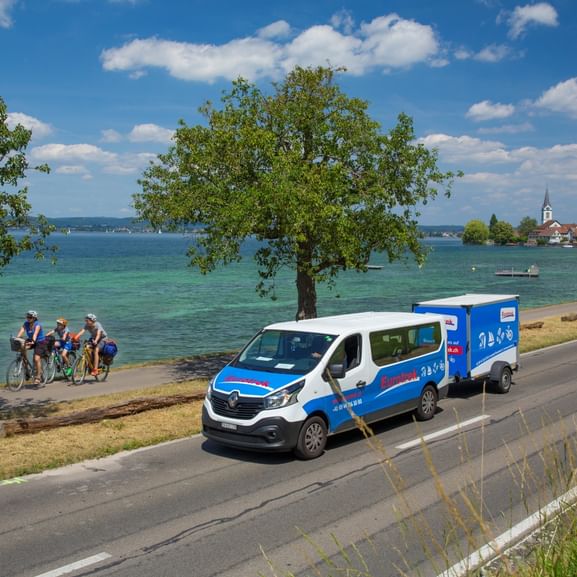 La voiture Eurotrek avec remorque.