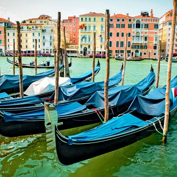 Gondeln vor Venedig