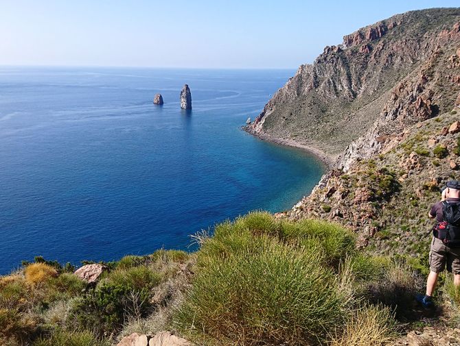 Eine Wanderung auf Sizilien und den Liparischen Inseln ist pures Abenteur.