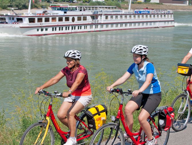 Radfahrer nahe Aggsbach an der Donau
