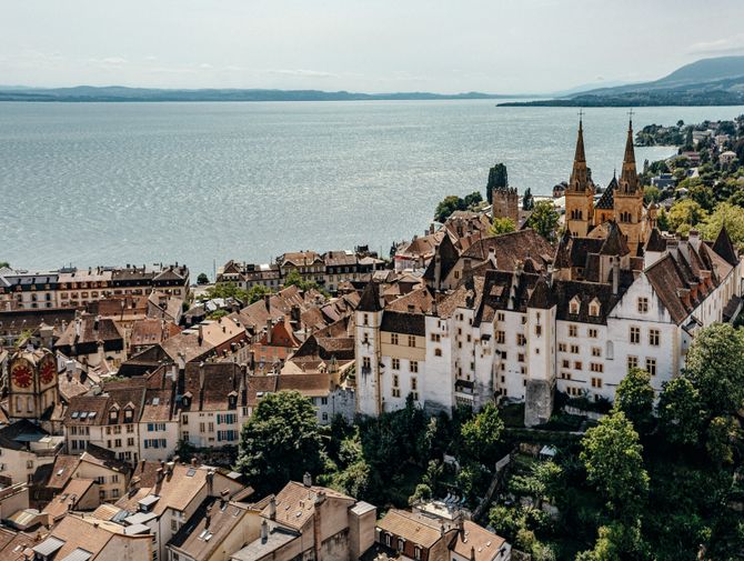 Wunderbarer Ausblick vom Schloss Neuchâtel auf den See.
