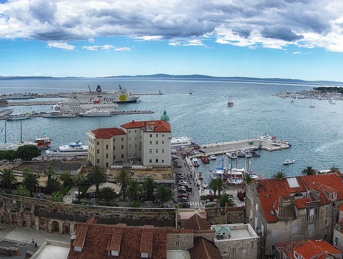 Aussicht über Split und dem Hafen in Kroatien.