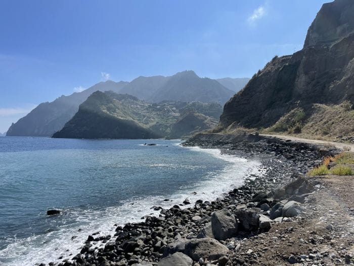Blick auf den Strand von Madeira auf der Nordküste Rundwanderung 
