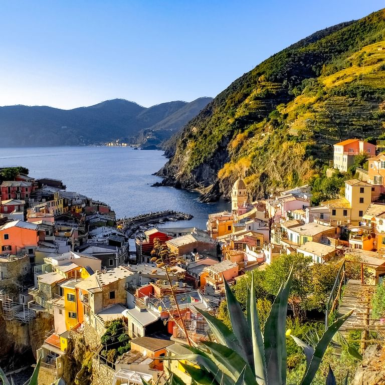 An der italienischen Riviera lassen sich viele traditionelle Dörfer wie die Cinque Terre entdecken.