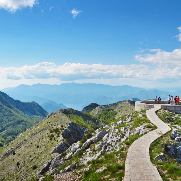 Weitblick beim Wandern in Montenegro