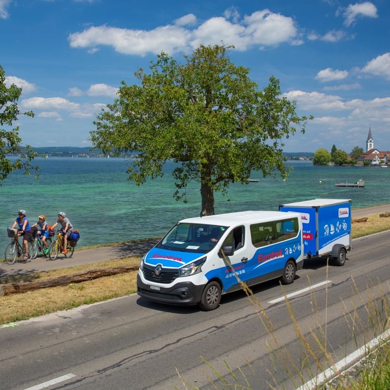Das Eurotrek-Auto mit Anhänger.